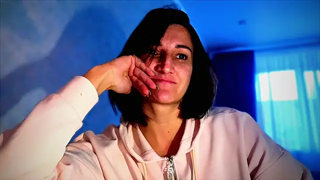 Snapshot of Elizarosse chatting on November 14, 2025, 11:20 am Elizarosse online show from November 14, 2025, 11:20 am