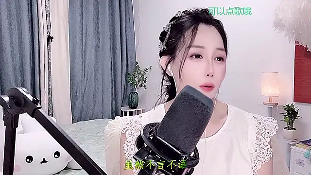 Snapshot of Laura_520 chatting on July 3, 2026, 12:55 pm Laura 520 online show from July 3, 2026, 12:55 pm