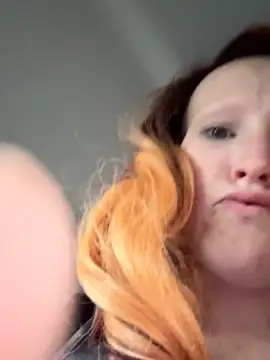 Snapshot of desertdaisee chatting on December 17, 2025, 11:33 pm desertdaisee online show from December 17, 2025, 11:33 pm