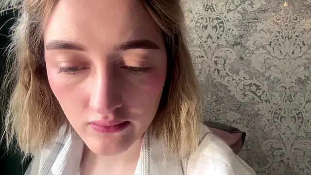 Snapshot of Emily_lyy chatting on November 29, 2025, 9:23 am Emily lyy online show from November 29, 2025, 9:23 am