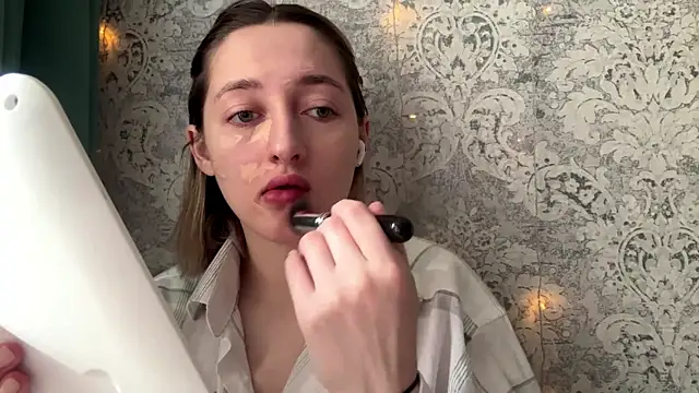 Snapshot of Emily_lyy chatting on December 3, 2025, 9:18 am Emily lyy online show from December 3, 2025, 9:18 am