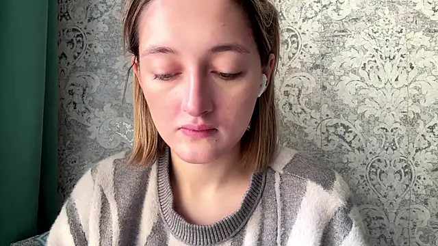 Snapshot of Emily_lyy chatting on December 14, 2025, 9:03 am Emily lyy online show from December 14, 2025, 9:03 am