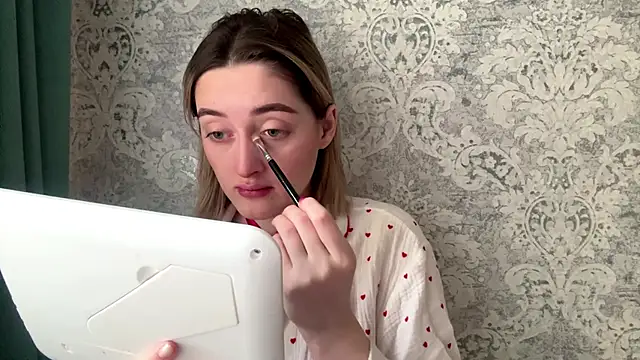 Snapshot of Emily_lyy chatting on December 18, 2025, 10:54 am Emily lyy online show from December 18, 2025, 10:54 am