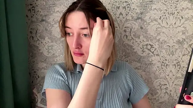 Emily lyy online show from December 22, 2025, 8:11 am