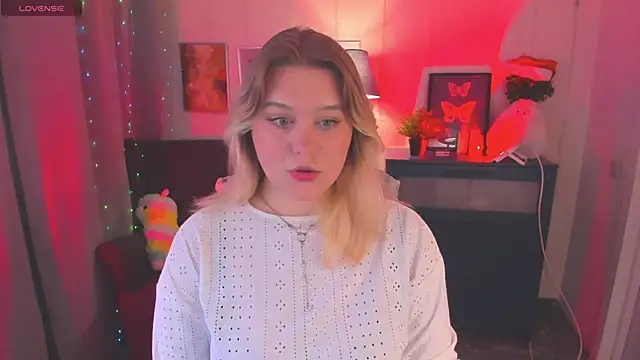 Snapshot of LouiseMous chatting on December 1, 2025, 10:04 pm LouiseMous online show from December 1, 2025, 10:04 pm