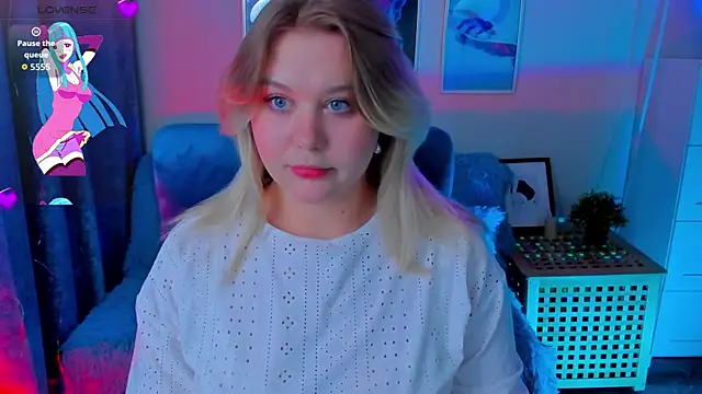 Snapshot of LouiseMous chatting on December 3, 2025, 10:19 pm LouiseMous online show from December 3, 2025, 10:19 pm