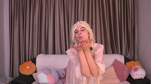 Luna Veyra online show from November 14, 2025, 11:13 pm