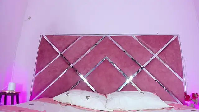 Snapshot of ZoeClarkk_ chatting on February 25, 2026, 1:10 pm ZoeClarkk online show from February 25, 2026, 1:10 pm