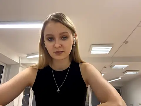 Snapshot of PaulitaSolow chatting on November 17, 2025, 5:41 pm PaulitaSolow online show from November 17, 2025, 5:41 pm