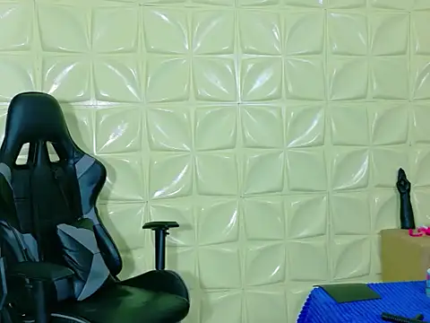 Snapshot of lunabustygirl chatting on February 26, 2026, 3:00 pm lunabustygirl online show from February 26, 2026, 3:00 pm