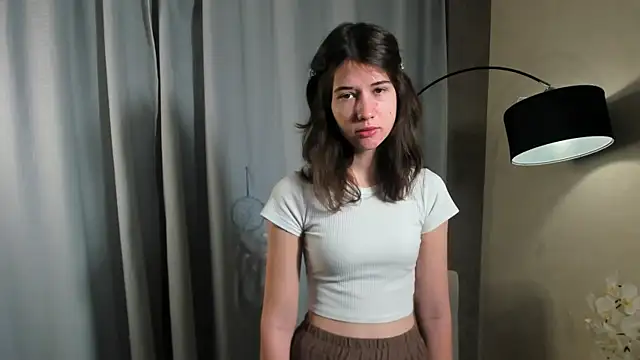 Snapshot of MarilynMun chatting on November 26, 2025, 2:23 am MarilynMun online show from November 26, 2025, 2:23 am