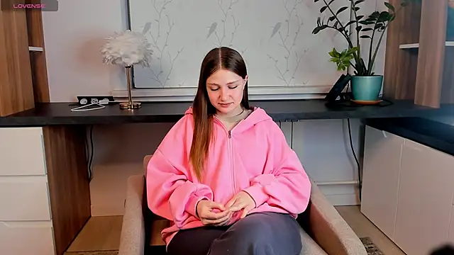 Snapshot of LesaFeldker chatting on December 4, 2025, 1:04 am LesaFeldker online show from December 4, 2025, 1:04 am