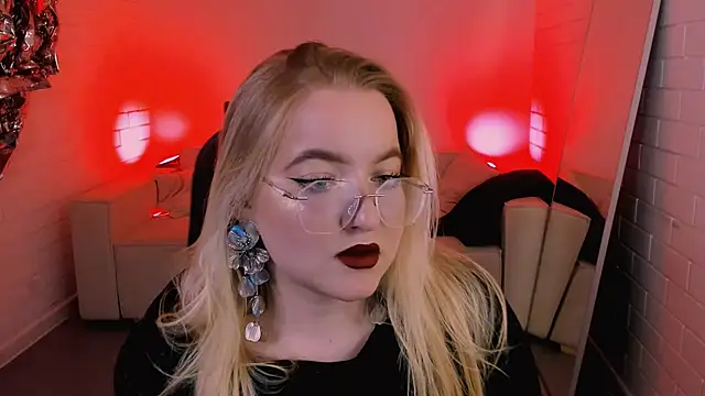 Snapshot of EllaPower chatting on November 15, 2025, 3:08 pm EllaPower online show from November 15, 2025, 3:08 pm