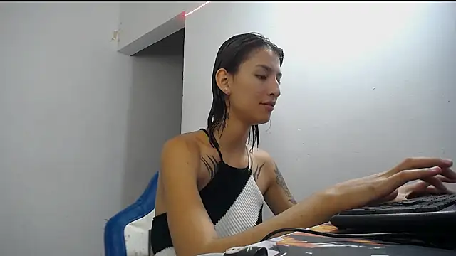 Snapshot of Hot_play18 chatting on February 19, 2026, 9:33 pm Hot play18 online show from February 19, 2026, 9:33 pm