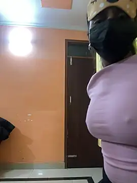 Snapshot of sexyayeshadesi chatting on January 9, 2026, 7:04 pm sexyayeshadesi online show from January 9, 2026, 7:04 pm