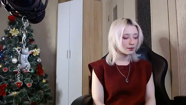 SophiaLur online show from January 12, 2026, 4:56 pm