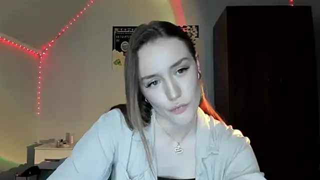 Snapshot of tinyglow chatting on December 4, 2025, 4:59 pm tinyglow online show from December 4, 2025, 4:59 pm