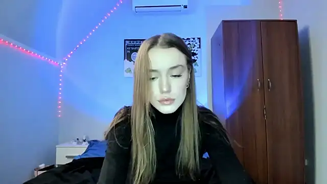 Snapshot of tinyglow chatting on December 15, 2025, 2:27 am tinyglow online show from December 15, 2025, 2:27 am