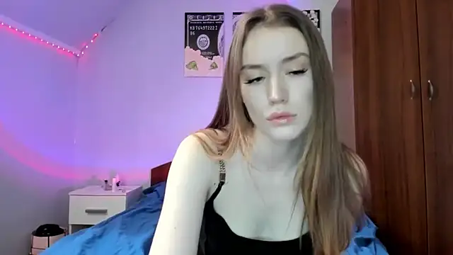 Snapshot of tinyglow chatting on December 15, 2025, 7:29 pm tinyglow online show from December 15, 2025, 7:29 pm