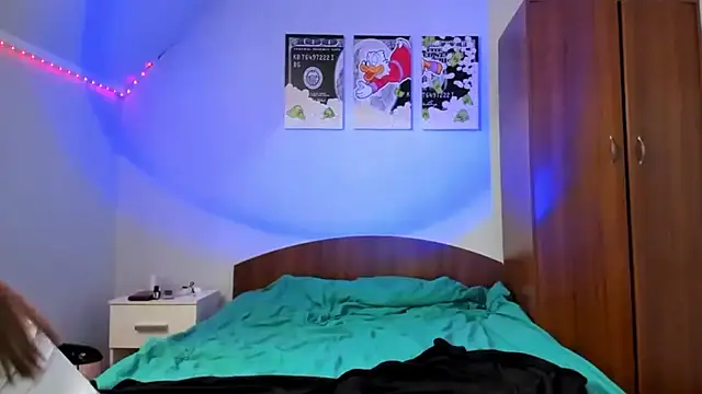 Snapshot of tinyglow chatting on December 20, 2025, 9:55 pm tinyglow online show from December 20, 2025, 9:55 pm