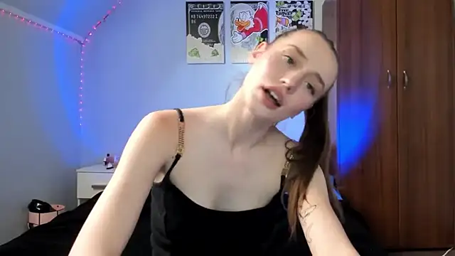 Snapshot of tinyglow chatting on January 12, 2026, 3:56 am tinyglow online show from January 12, 2026, 3:56 am