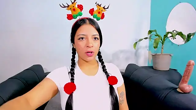 Snapshot of evelisse_ chatting on December 19, 2025, 3:57 am evelisse online show from December 19, 2025, 3:57 am