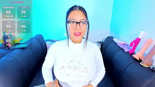 Snapshot of evelisse_ chatting on February 12, 2026, 3:45 am evelisse online show from February 12, 2026, 3:45 am