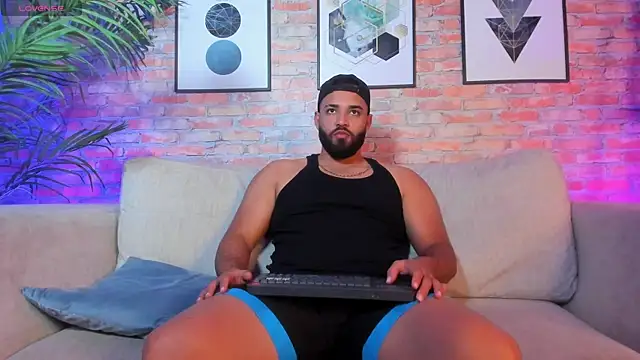 Snapshot of Chris_Varden chatting on December 3, 2025, 7:45 pm Chris Varden online show from December 3, 2025, 7:45 pm