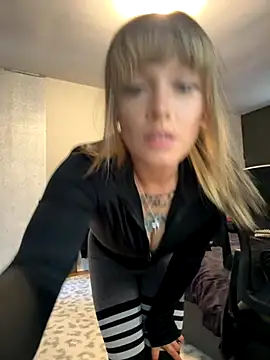 Snapshot of sofrancy chatting on November 23, 2025, 3:23 pm sofrancy online show from November 23, 2025, 3:23 pm