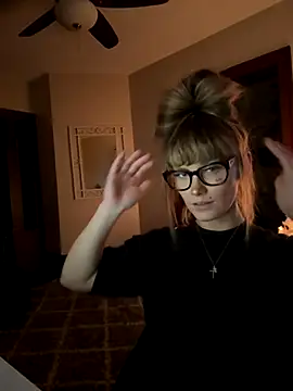 Snapshot of sofrancy chatting on December 1, 2025, 10:37 pm sofrancy online show from December 1, 2025, 10:37 pm