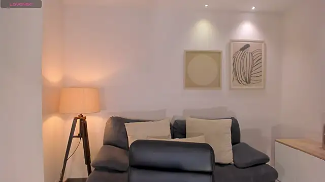 HaileyRoss  online show from April 7, 2026, 12:05 pm