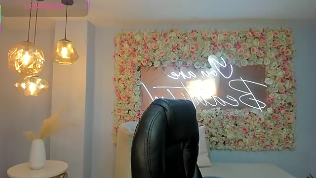 Snapshot of SophieLanne chatting on February 12, 2026, 4:18 am SophieLanne online show from February 12, 2026, 4:18 am