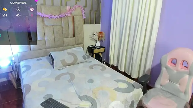 anisha zambrano online show from November 20, 2025, 1:22 pm