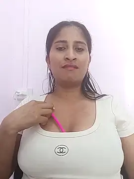 Snapshot of CarolinaNavas33 chatting on March 28, 2026, 9:03 pm CarolinaNavas33 online show from March 28, 2026, 9:03 pm