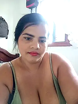  QueenSofia  online show from November 20, 2025, 7:24 pm