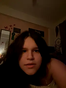 AngelSin04 online show from November 17, 2025, 8:25 pm