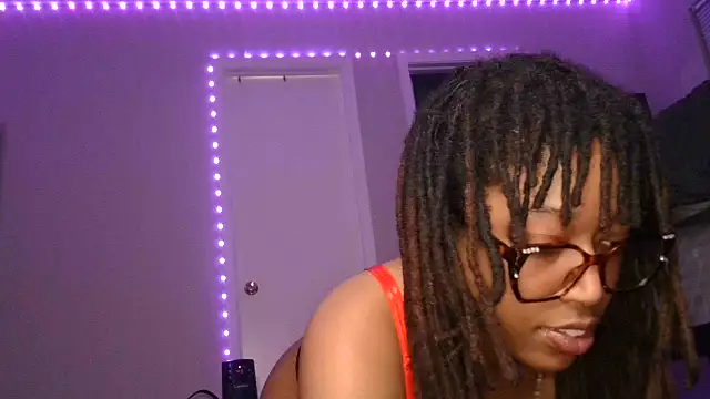 Snapshot of stellakobra chatting on February 9, 2026, 3:32 am stellakobra online show from February 9, 2026, 3:32 am