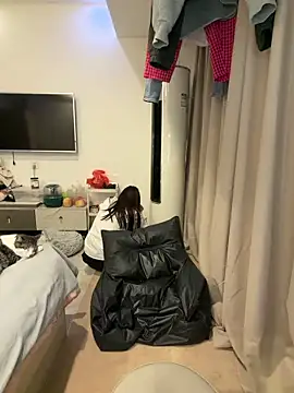 XX125216 online show from December 4, 2025, 1:31 pm