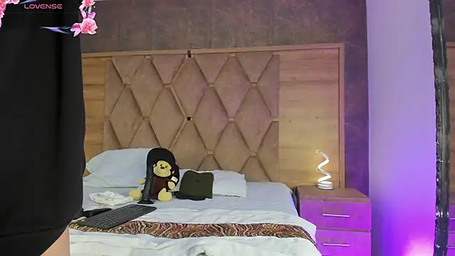 VictoriaSaenz1  online show from November 21, 2025, 5:17 am