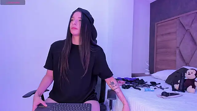 VictoriaSaenz1  online show from December 23, 2025, 5:05 am