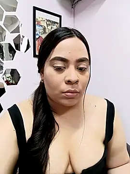 Snapshot of Monserrat_J chatting on December 2, 2025, 3:56 am Monserrat J online show from December 2, 2025, 3:56 am