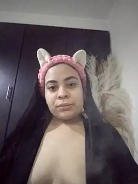 Snapshot of Monserrat_J chatting on December 3, 2025, 7:05 am Monserrat J online show from December 3, 2025, 7:05 am