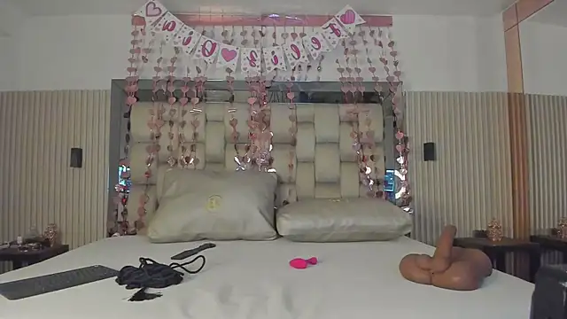 Snapshot of noah_pariss chatting on February 12, 2026, 11:38 am noah pariss online show from February 12, 2026, 11:38 am