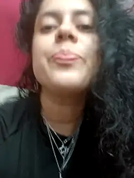 Snapshot of Lapeluda25 chatting on December 15, 2025, 8:02 pm Lapeluda25 online show from December 15, 2025, 8:02 pm