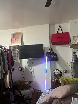 Motherbigbus online show from April 17, 2026, 11:57 am