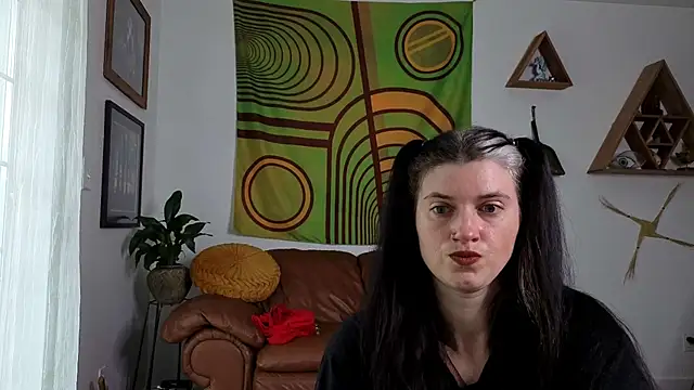 bruisedblossoms online show from April 28, 2026, 4:01 pm