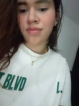 Snapshot of emy_ross_ chatting on December 14, 2025, 5:02 am emy ross online show from December 14, 2025, 5:02 am