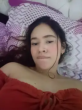 Snapshot of emy_ross_ chatting on December 15, 2025, 12:26 am emy ross online show from December 15, 2025, 12:26 am