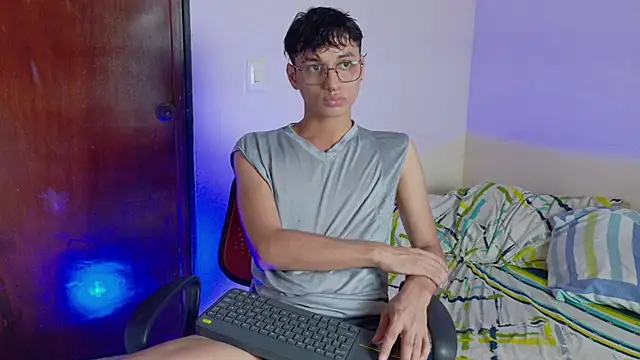 Snapshot of andrew_dann chatting on December 21, 2025, 7:10 pm andrew dann online show from December 21, 2025, 7:10 pm