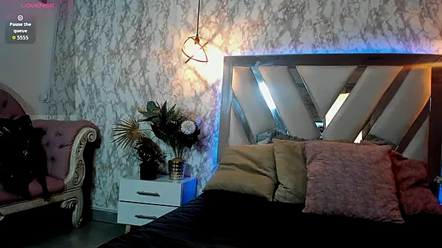 LILITH LIBELULA online show from December 15, 2025, 7:18 pm